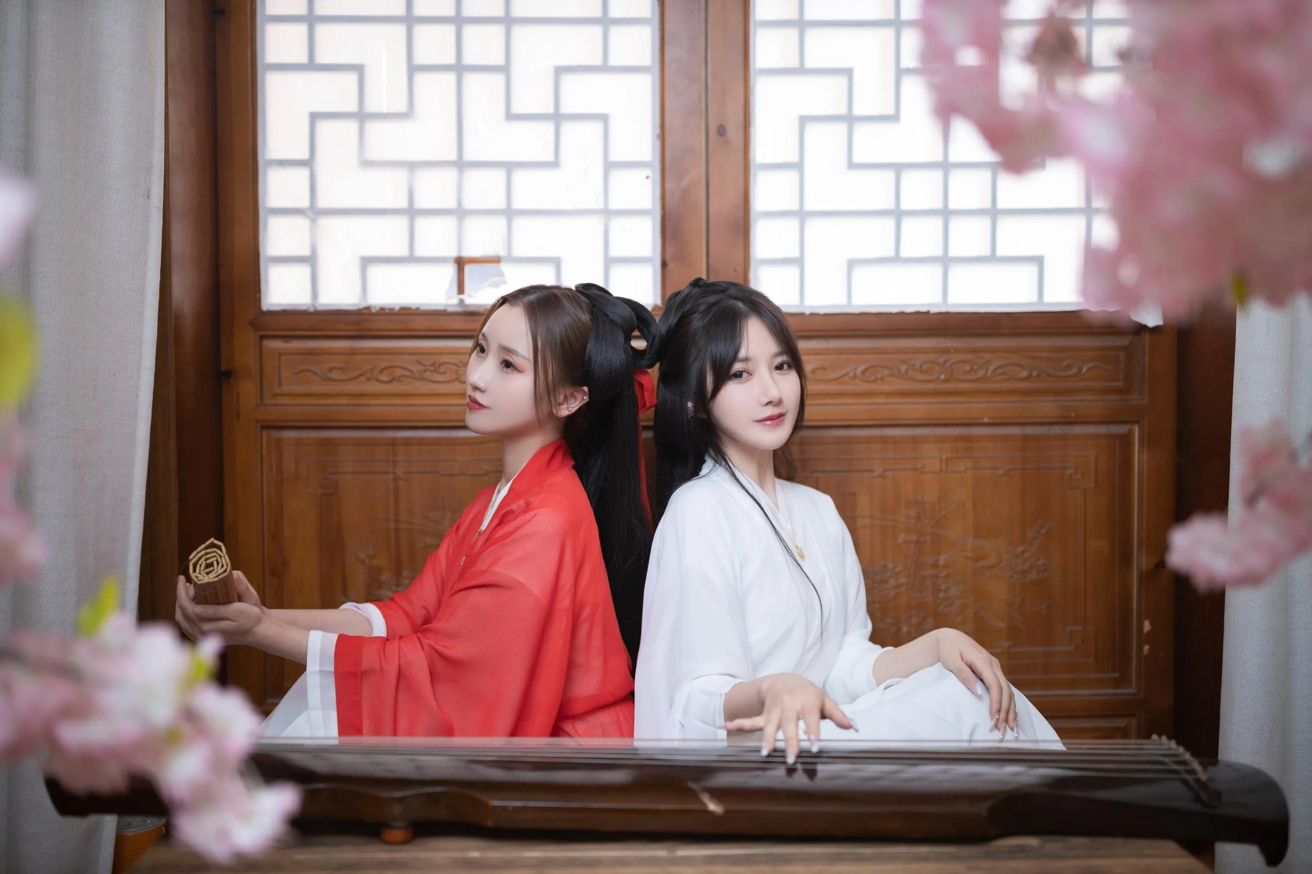 NO.0028 秀人名模鱼子酱Fish内部私购未上架《双女古装剧情》写真[23] [41P]插图